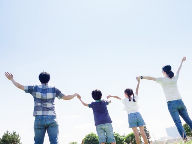 助け合う家族
