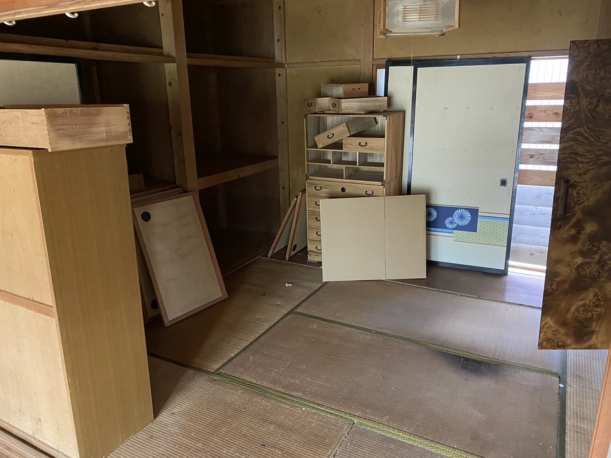母屋と倉庫2棟分の遺品を立ち会いなしで整理しました｜遺品整理業者の 