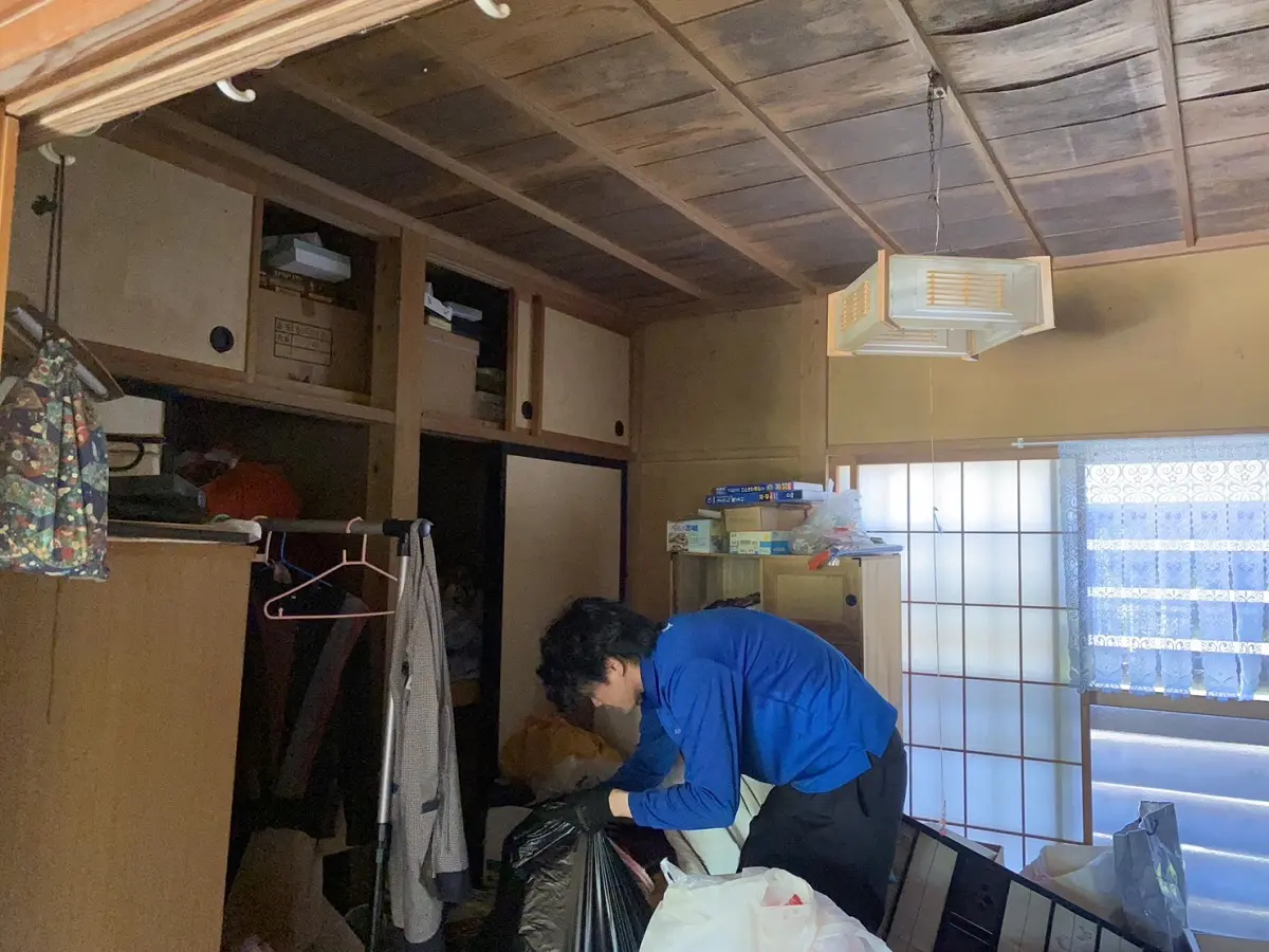 母屋と倉庫2棟分の遺品を立ち会いなしで整理しました｜遺品整理業者の 