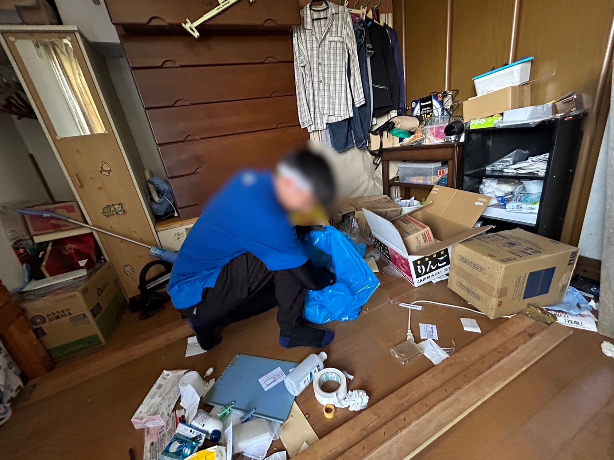 「5LDKの一軒家からタンスや衣類などを整理させていただきました」作業写真