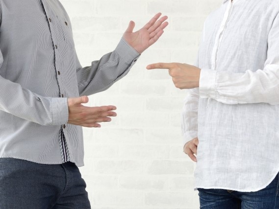 男性と女性の喧嘩