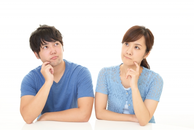 困る男女