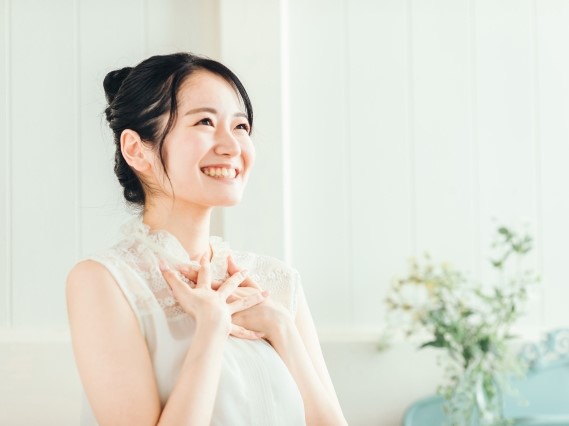 スッキリとした女性の笑顔